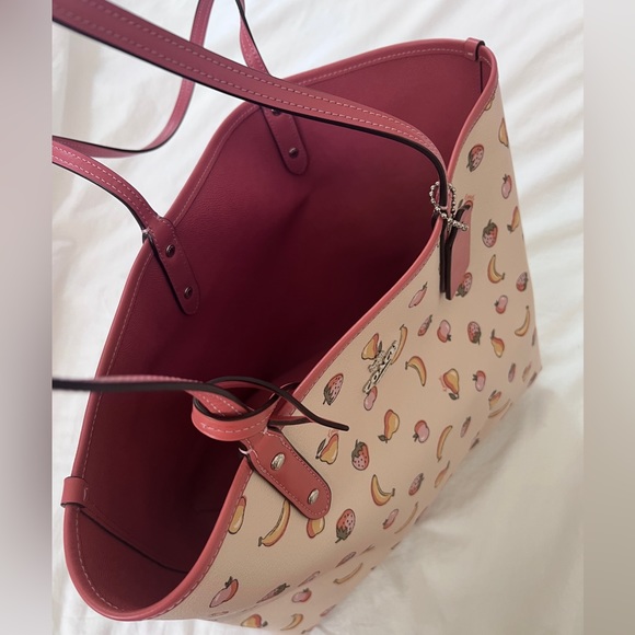 Coach Pac-Man collection. Strawberry, banana, apple, pear tote - Picture 3 of 6